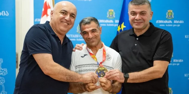 Para-arm wrestling champion Vakhtang Akhobadze returns home triumphant