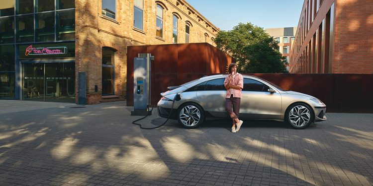 How Electric Vehicles Enhance Efficiency and Reduce Cost