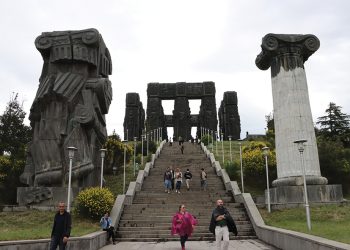 The Chronicle of Georgia entrance near the Tbilisi Sea. Photo by the author