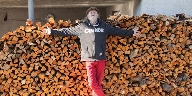 Lapis Lazuli: Euripides Laskaridis’ Ode to Absurdity and Transformation at GIFT Festival