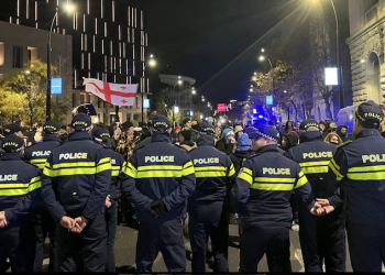 Court sentences 2 protesters to 8-day administrative detention, imposes fine on one of them