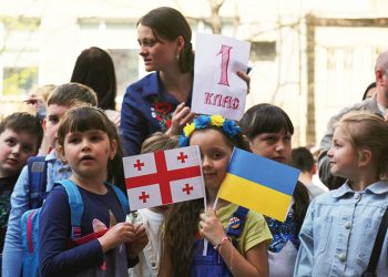 Children line up for their first day at Tbilisi’s new Ukrainian school in 2022. Photo by Giorgi Lomsadze for Eurasianet.
