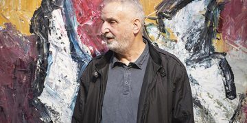 Profile of Khumarashvili in front of his work. Source: Vanda Art Gallery