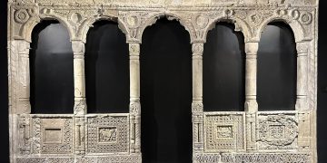 State Museum of Art houses the unique VIII-XI century Satkhe Monastery Iconostasis