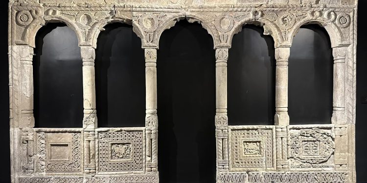 State Museum of Art houses the unique VIII-XI century Satkhe Monastery Iconostasis