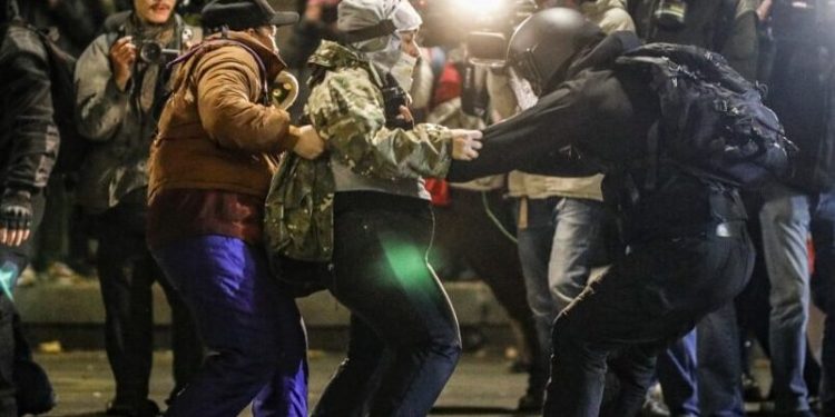 NGOs: Phones confiscated from protesters were turned on in the territory of the MIA and Parliament