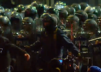 Police clear parliament area