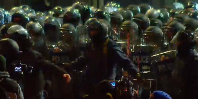 Police clear parliament area