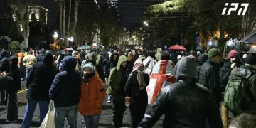 17th night: Pro-European rally in front of Parliament continues