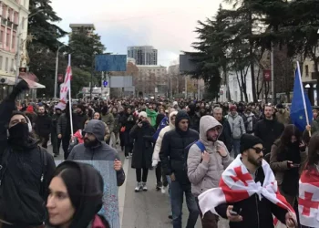 United march of representatives of various professions moves to Vazha-Pshavela Avenue
