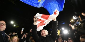 MEPs join the pro-European rally on Rustaveli Avenue