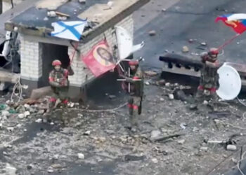 A drone view shows Russian service members waving flags on the roof of a building in the settlement of Velyka Novosilka in the Donetsk region, a Russian-controlled part of Ukraine. Source: Russian Defense Ministry/Handout