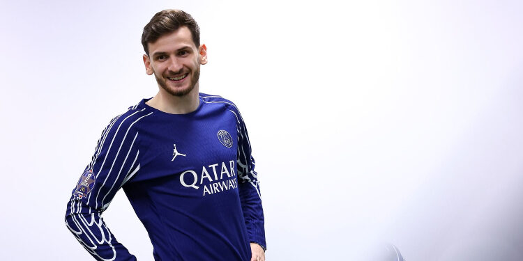 Paris Saint-Germain Completes High-Profile Signing of Khvicha Kvaratskhelia