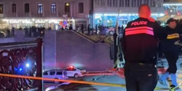 Car plunges into Mtkvari River from Metekhi Bridge, driver rescued