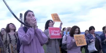 Journalists rally outside Rustavi prison for Mzia Amaghlobeli’s birthday