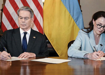 US Treasury Secretary Scott Bessent and Ukraine's First Deputy Prime Minister Yulia Svyrydenko sign the natural resources deal. Source: US Department of the Treasury