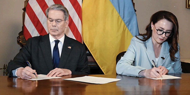 US Treasury Secretary Scott Bessent and Ukraine's First Deputy Prime Minister Yulia Svyrydenko sign the natural resources deal. Source: US Department of the Treasury