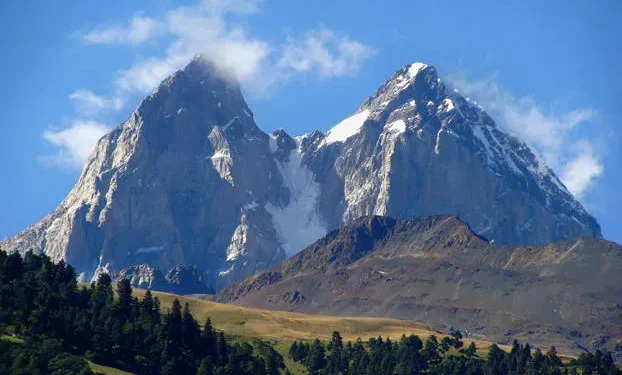 Mountaineer Nikoloz Faliani dies in fall on Mount Ushba; three others rescued