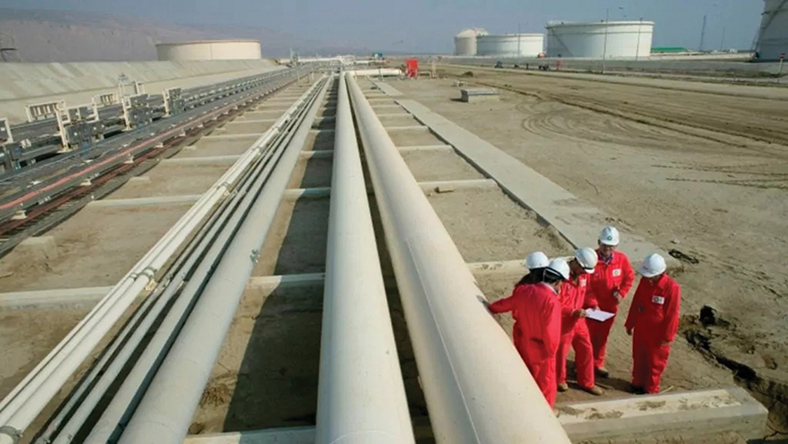 An oil installation on the way to the mud volcanoes near Gobustan. Source: Shankar s. /Flikr