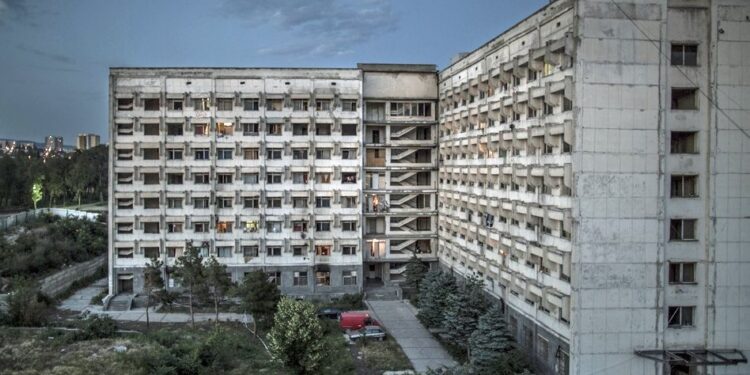 Tbilisi officially struggles with 10,000 unsafe buildings