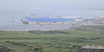 Tsunami hits Hawaii after major quake off Russia spurs Pacific evacuations