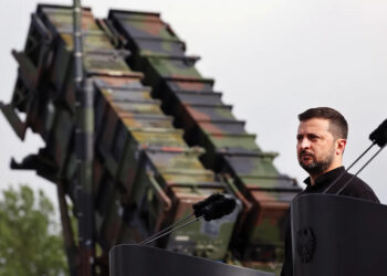 President Volodymyr Zelensky stands in front of a Patriot anti-aircraft missile system in Germany in 2024. Photo by Jens Buttner / Getty Images