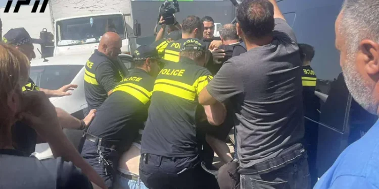 Tensions rise in Tbilisi eviction: police remove protesters on Tvalchrelidze street