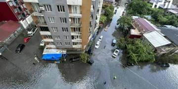 Heavy rain floods several streets in Batumi