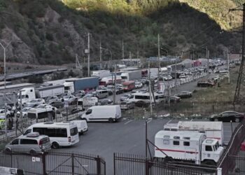 Over 2,600 vehicles in queue at Upper Larsi border crossing