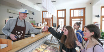 An ice-cream cafe. Source: Luca Polare