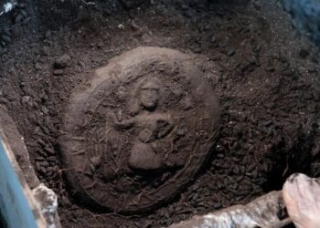 1,200-year-old loaves bearing image of Jesus unearthed in Turkey