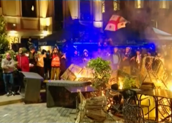 Atoneli protesters pushed back by riot police with gas and water cannon