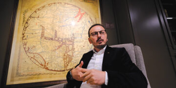Sulkhan Saladze in front of the Hereford Mappa Mundi, created around 1300. The map features the ancient Georgian kingdom of Colchis and the Golden Fleece.