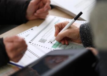 Polling stations close across Georgia