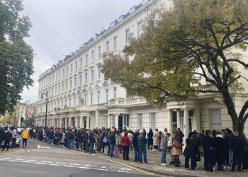 A queue of voters waiting to vote in the 2024 parliamentary elections outside the Georgian Embassy in London. Photo by Tamar Zakalashvili