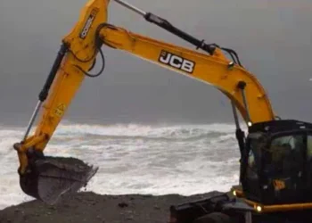 Strong winds cause damage in Batumi