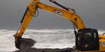 Strong winds cause damage in Batumi