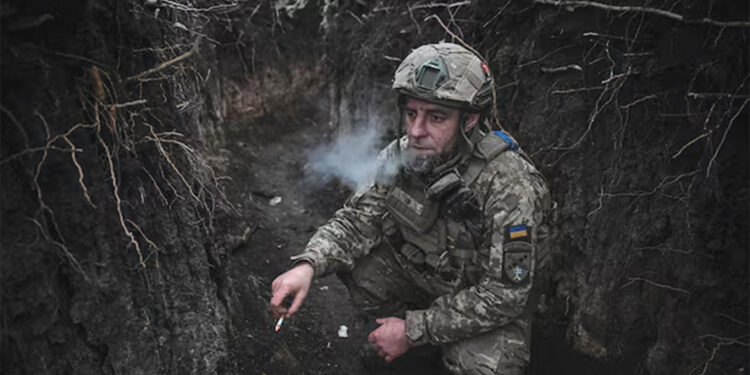 An artilleryman of Ukraine's 44th Separate Artillery Brigade smokes in a trench in Dnipropetrovsk region, Ukraine. Source: REUTERS/Stringer