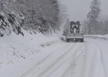 Heavy snowfall prompts traffic restrictions on key road sections across Georgia