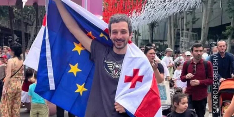 Two citizens given administrative detention for standing on sidewalk, lawyer calls ruling politically motivated