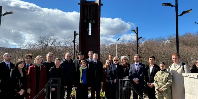 Diplomats mark 105th anniversary of Soviet occupation at Kojori memorial