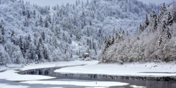 Precipitation expected in western Georgia, strong winds, snowfall in mountains, avalanche risk