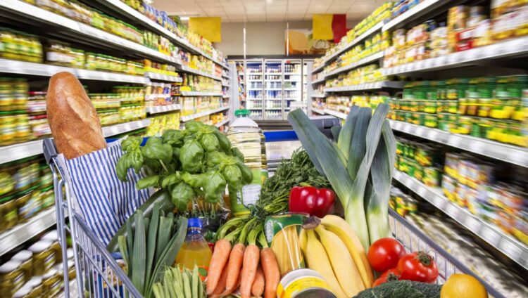 Groceries in a supermarket cart. Photo: Food Unpacked.
