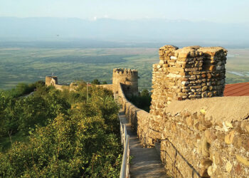 Signaghi city wall. Source: travejar