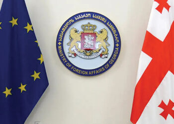 The EU and Georgian flags. Source: dw