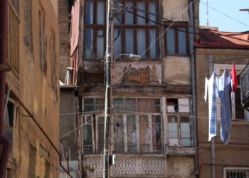 Kaladze announces new buyout program for crumbling homes in Tbilisi’s heritage protection zone