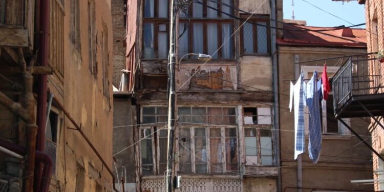 Kaladze announces new buyout program for crumbling homes in Tbilisi’s heritage protection zone