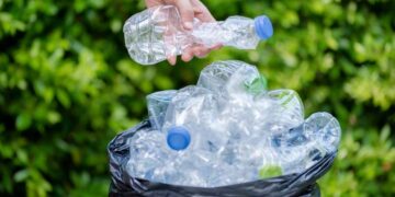 Georgia gradually bans plastic beverage bottles