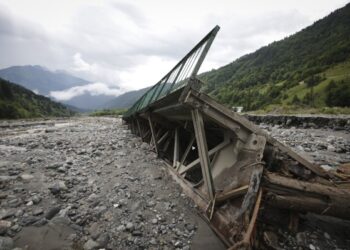 Landslide destroys homes in Tkibuli village as dozens of families evacuated