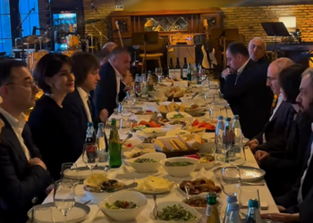 Armenian PM Pashinyan says he met Georgian PM Kobakhidze in informal setting